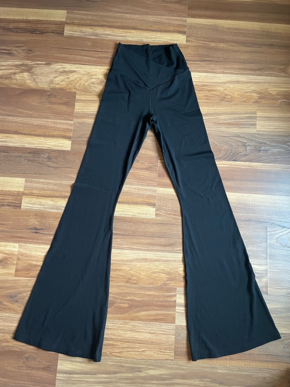 offline by aerie real me high waisted crossover flare legging | women's Small
